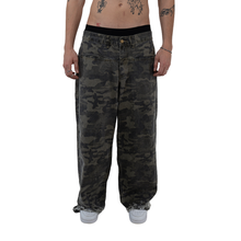 Laden Sie das Bild in den Galerie-Viewer, CAMO DENIM