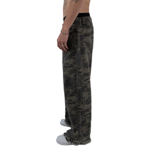 Laden Sie das Bild in den Galerie-Viewer, CAMO DENIM